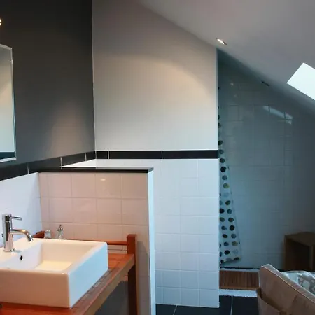 Chession לינה וארוחת בוקר 3*